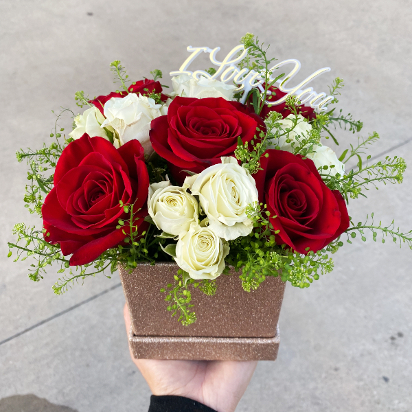 I Love You, 5 Red Roses, 12 Spray Roses, Lepidium